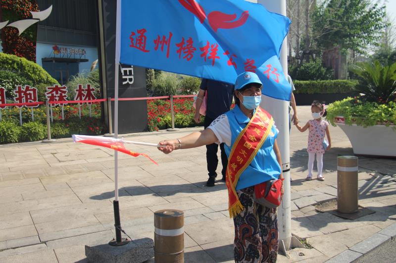 <strong>大黑鸡巴爆操骚逼爽视频</strong>